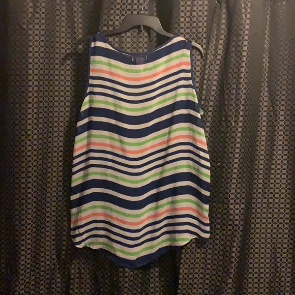 London Pie Top - Picture 3 of 3